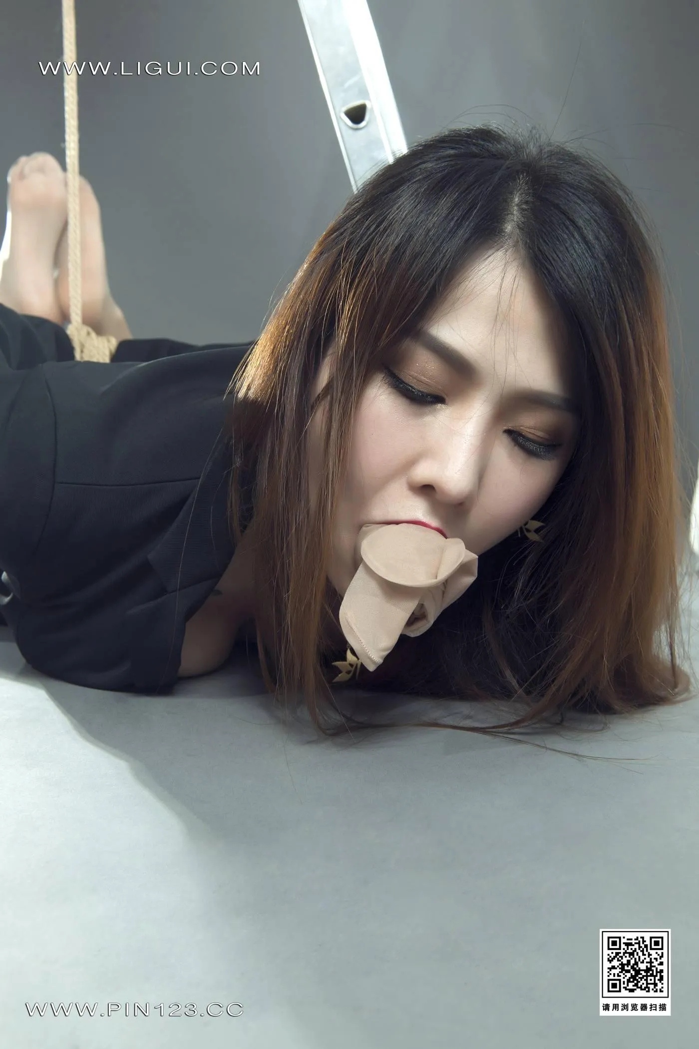 [Ligui丽柜]2022.06.09《紧缚职女》文静[60P]插图1