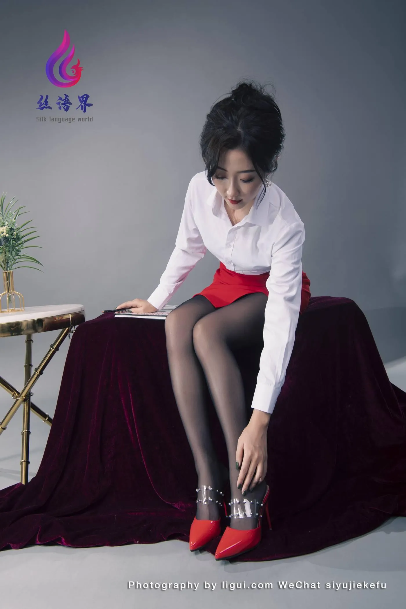 [Ligui丽柜]2022.04.27《那一抹红色》愉心[58P]插图
