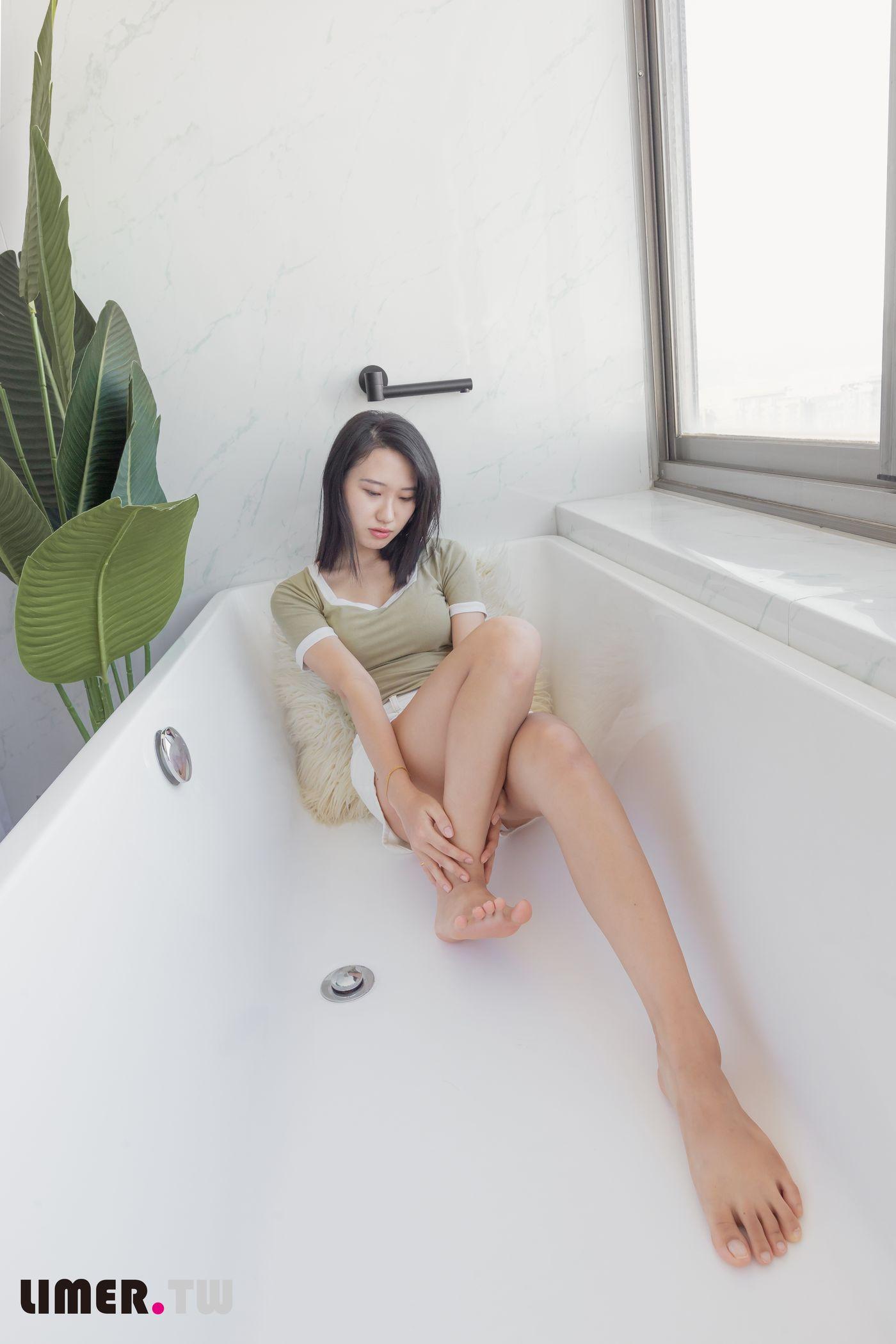 [Limerence] 016 学生素人Sarah裸足首作 [170P]插图1