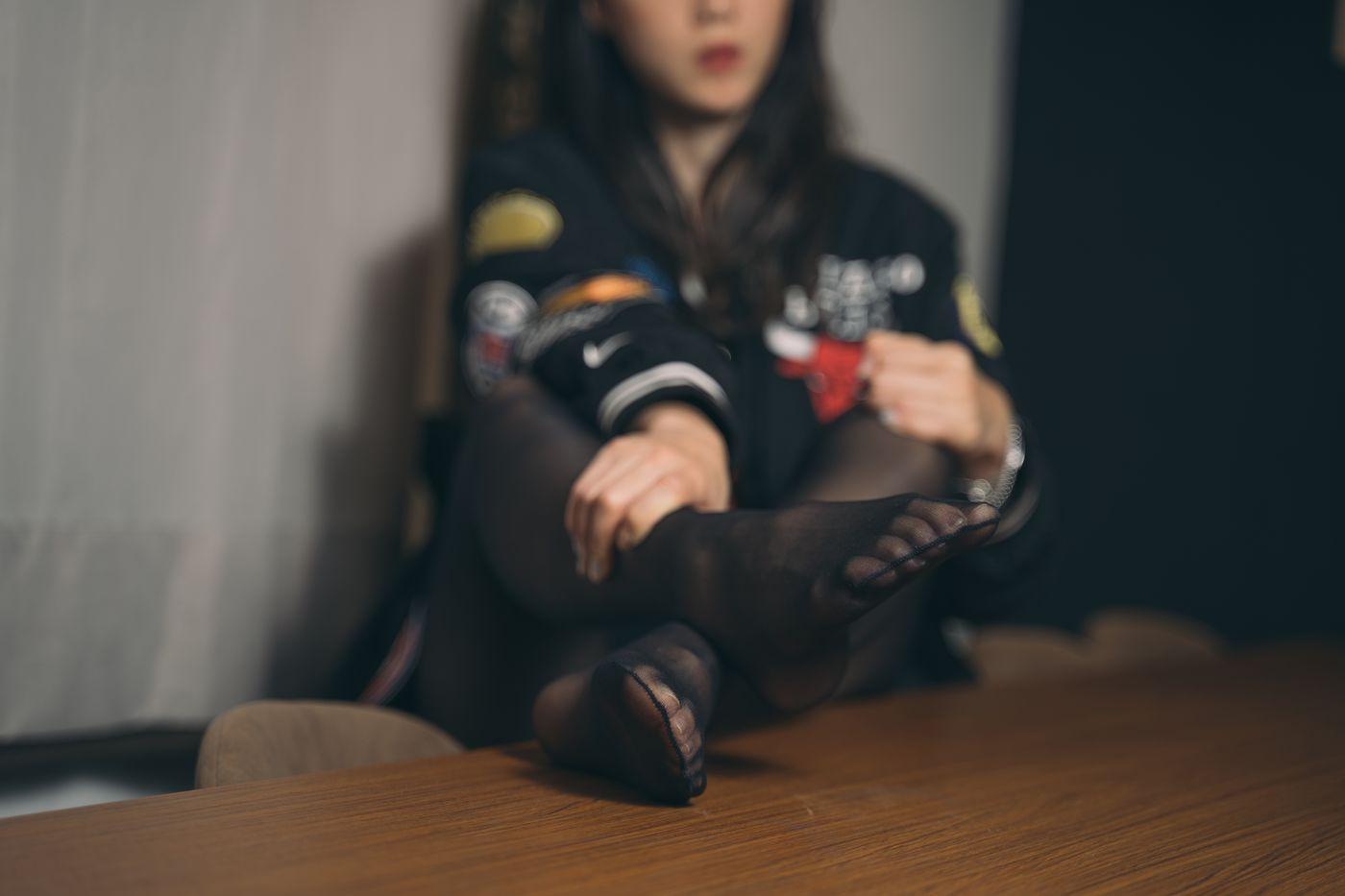 [Limerence] 009 性感妹子近距离撕扯黑丝袜 [200P]插图8