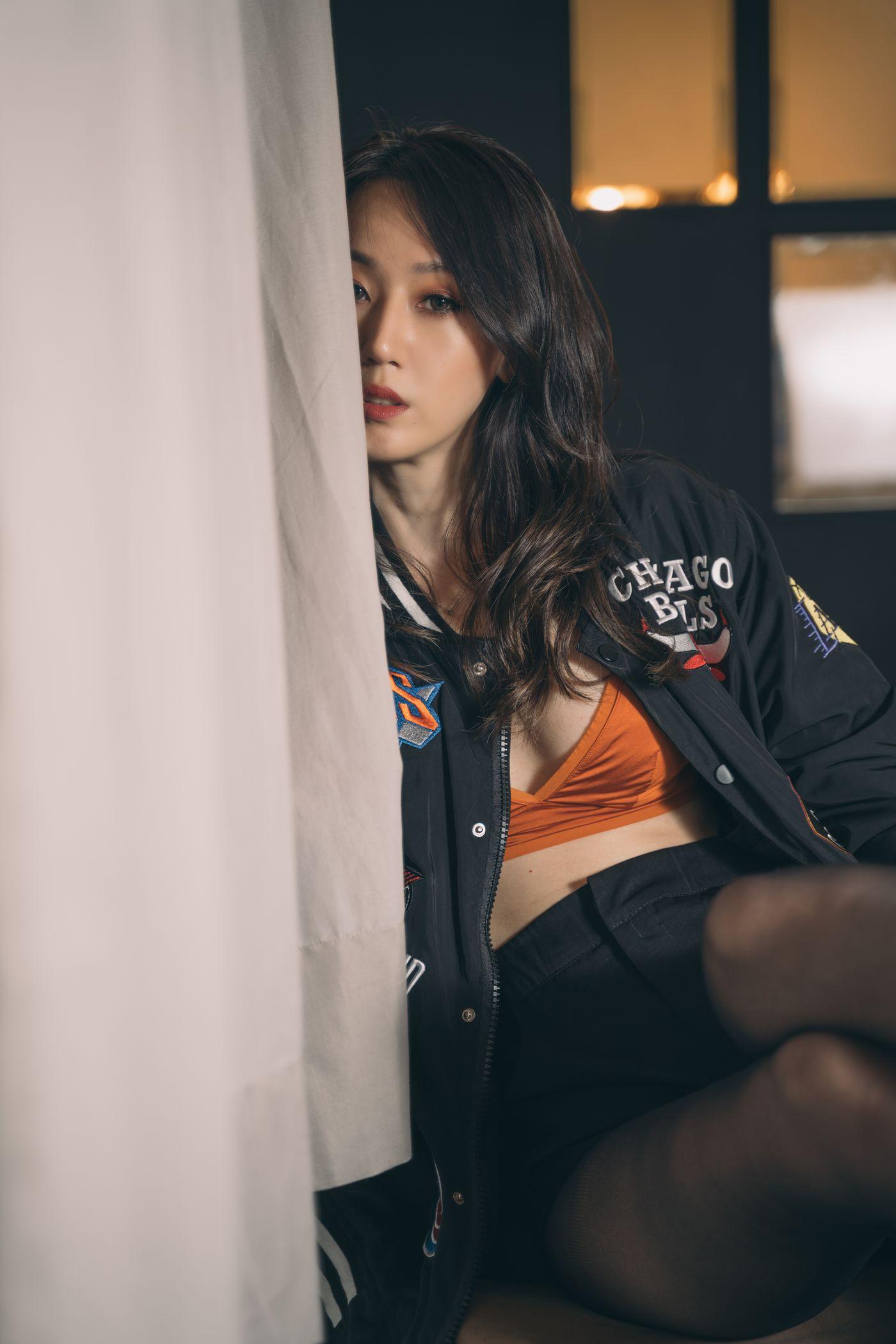 [Limerence] 009 性感妹子近距离撕扯黑丝袜 [200P]插图2