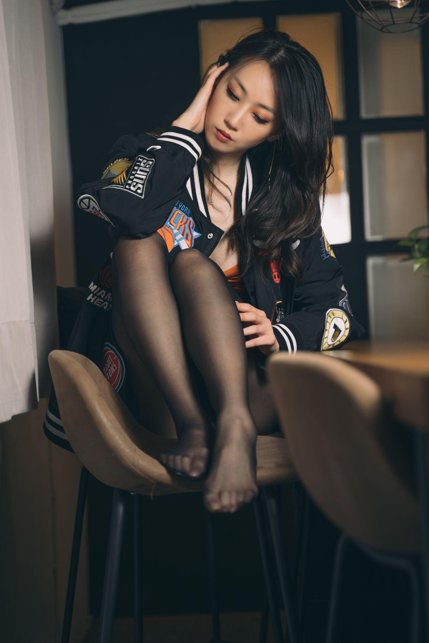 [Limerence] 009 性感妹子近距离撕扯黑丝袜 [200P]插图8