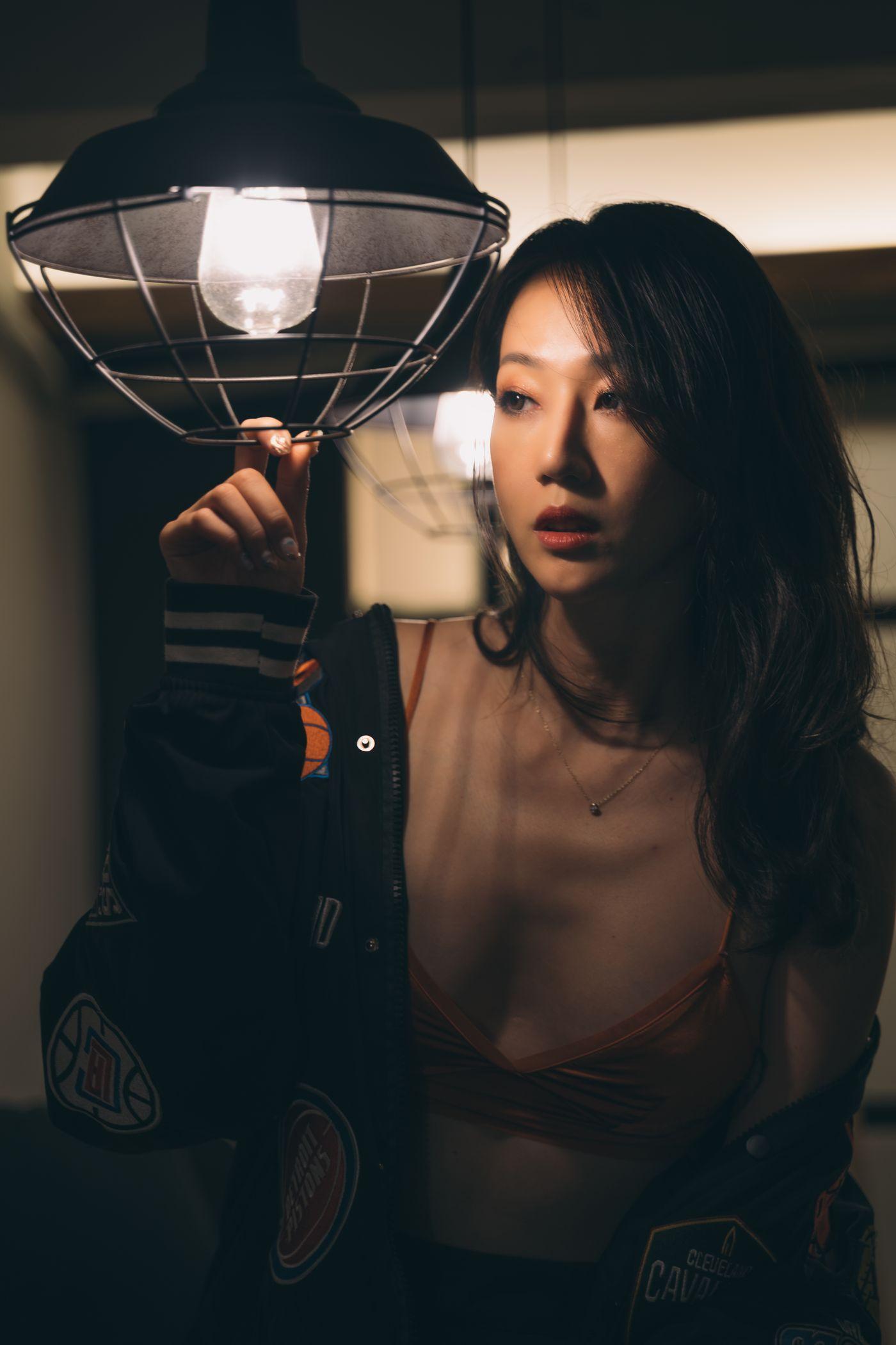 [Limerence] 009 性感妹子近距离撕扯黑丝袜 [200P]插图6
