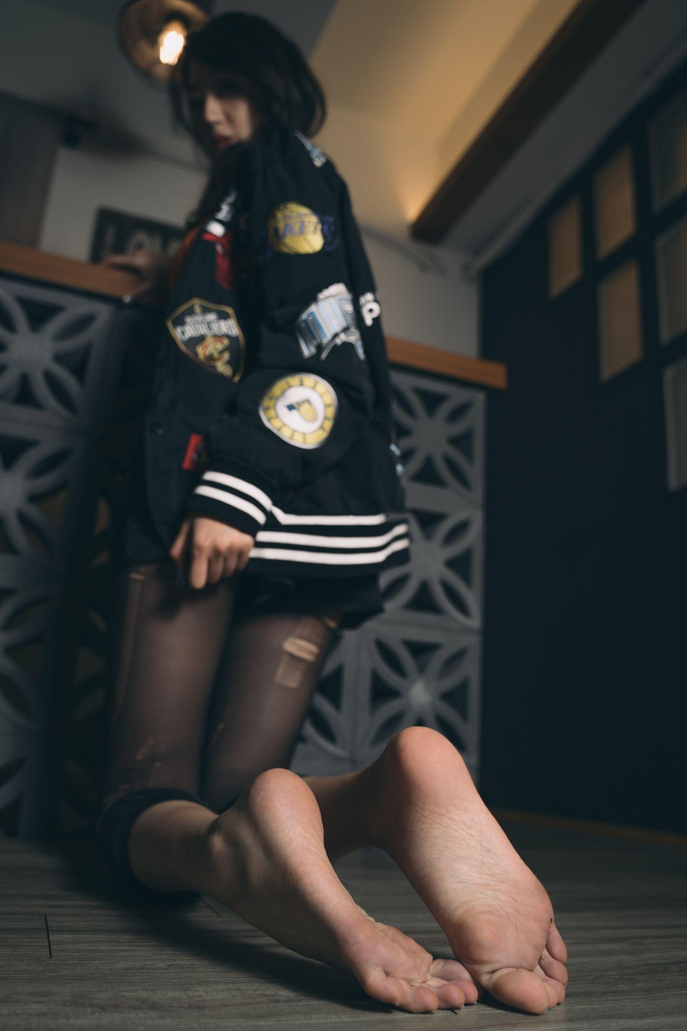 [Limerence] 009 性感妹子近距离撕扯黑丝袜 [200P]插图2