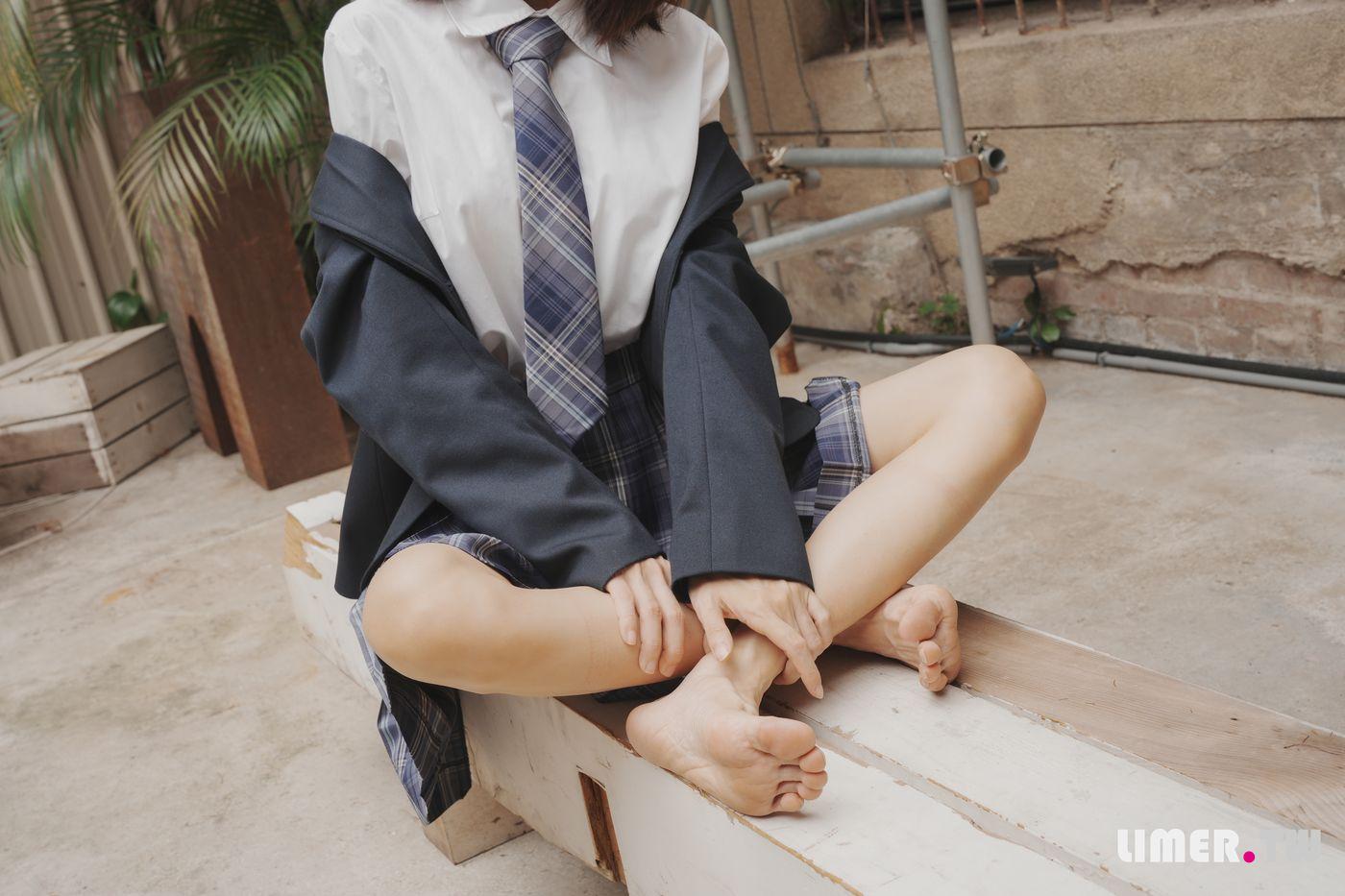 [Limerence] 044 子子 JK小腿袜到裸足的偷窥视角 [181P]插图2