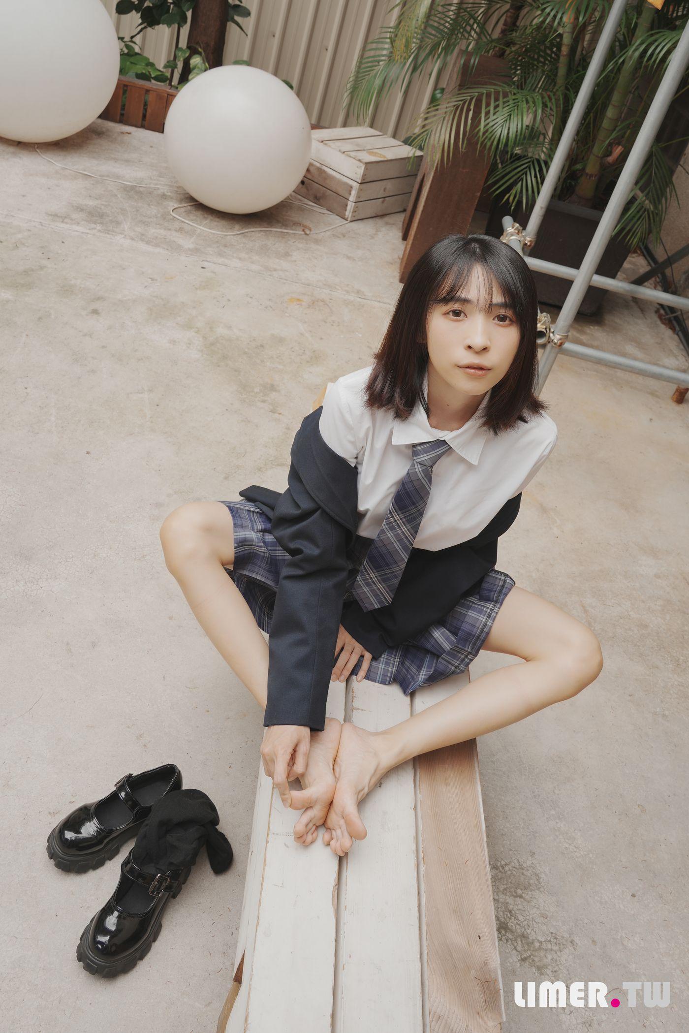 [Limerence] 044 子子 JK小腿袜到裸足的偷窥视角 [181P]插图