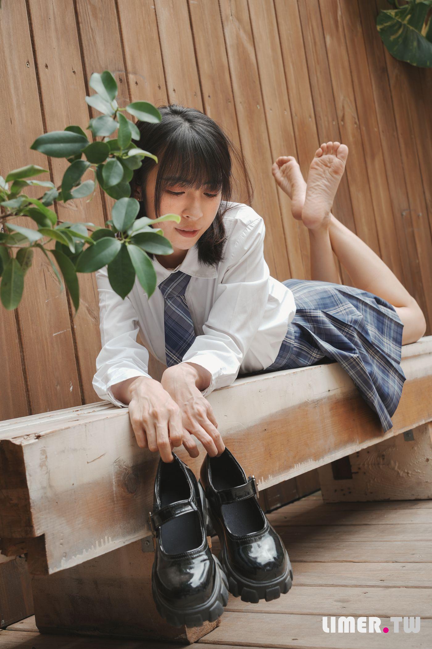 [Limerence] 044 子子 JK小腿袜到裸足的偷窥视角 [181P]插图