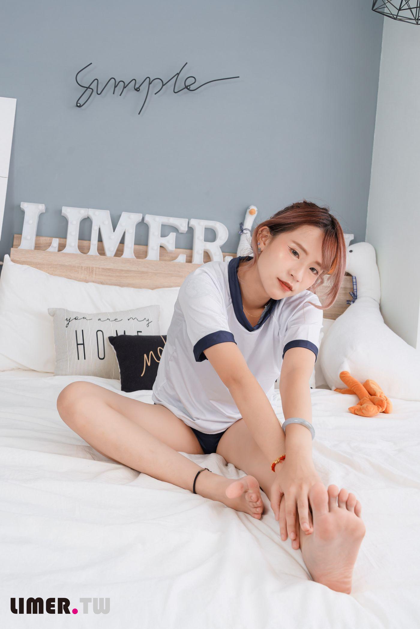 [Limerence] 034 水密桃味女孩小艾啾啾体育服热身大秀裸足 [130P]插图5