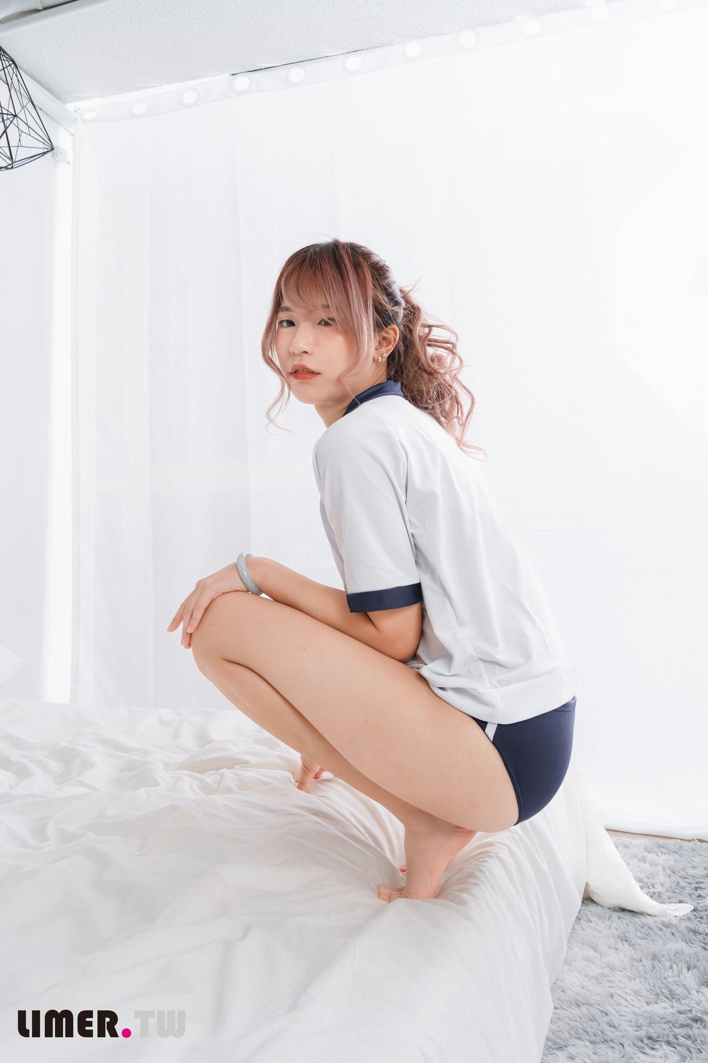 [Limerence] 034 水密桃味女孩小艾啾啾体育服热身大秀裸足 [130P]插图4