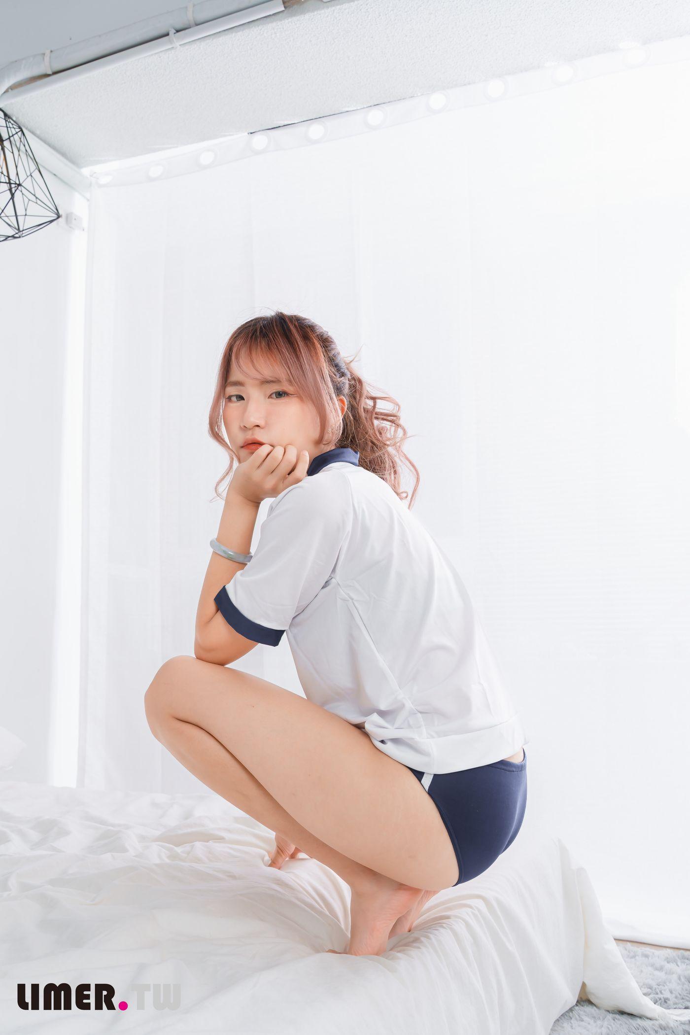 [Limerence] 034 水密桃味女孩小艾啾啾体育服热身大秀裸足 [130P]插图5