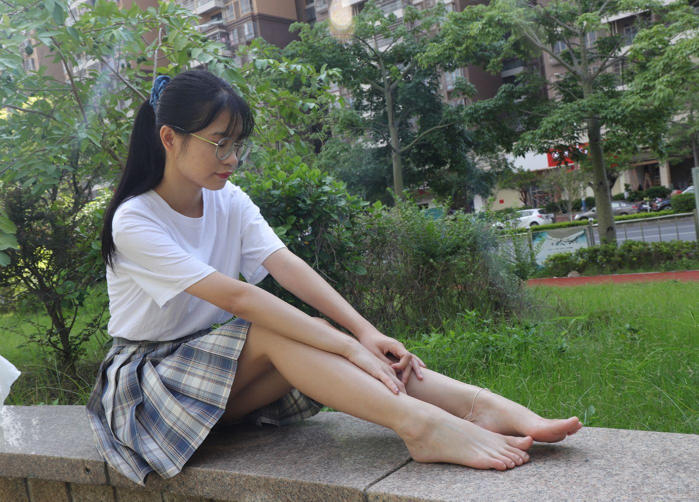 [Pary学生模拍] 003 大学生婉萍的雪白美脚 [130P]插图2