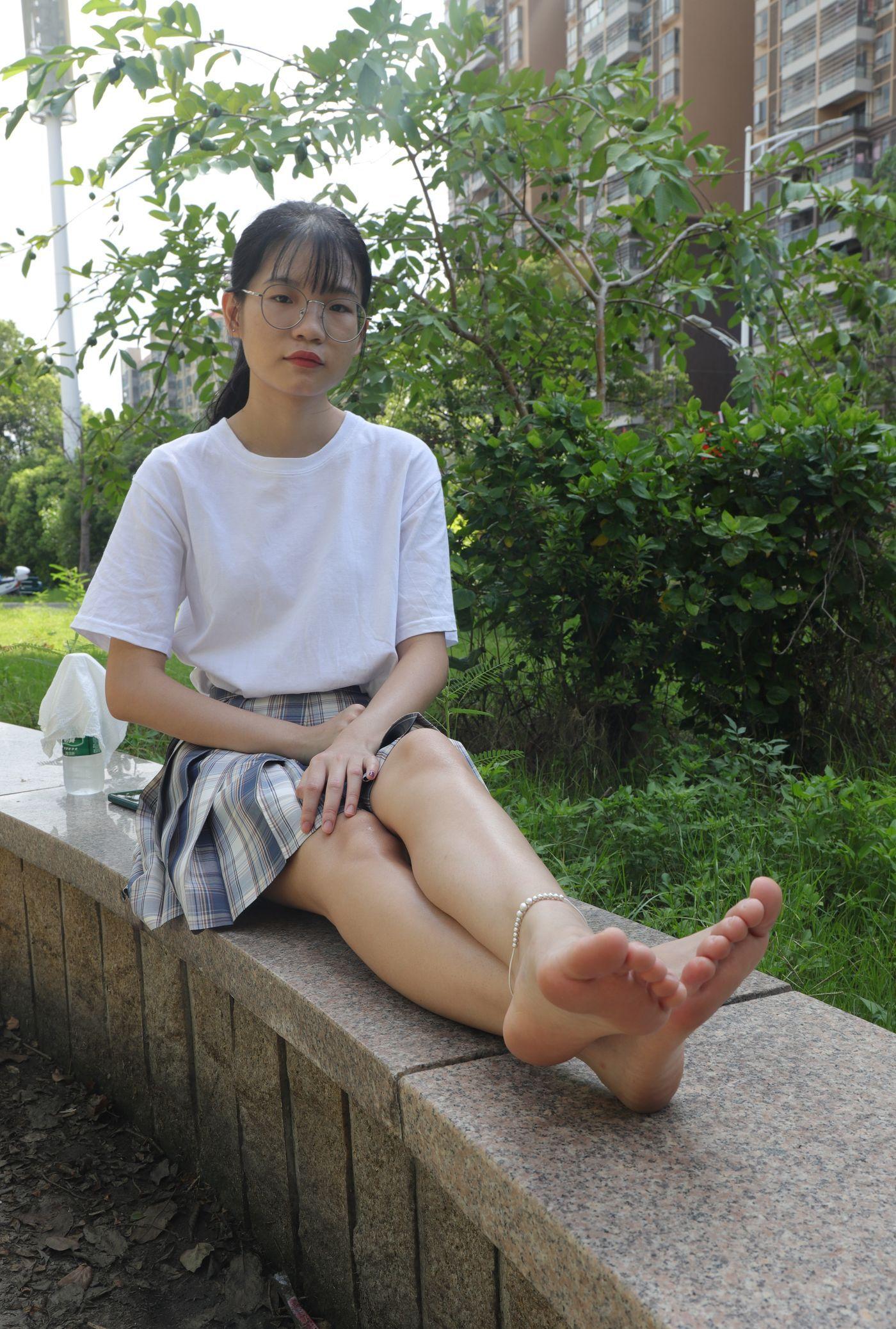 [Pary学生模拍] 003 大学生婉萍的雪白美脚 [130P]插图7