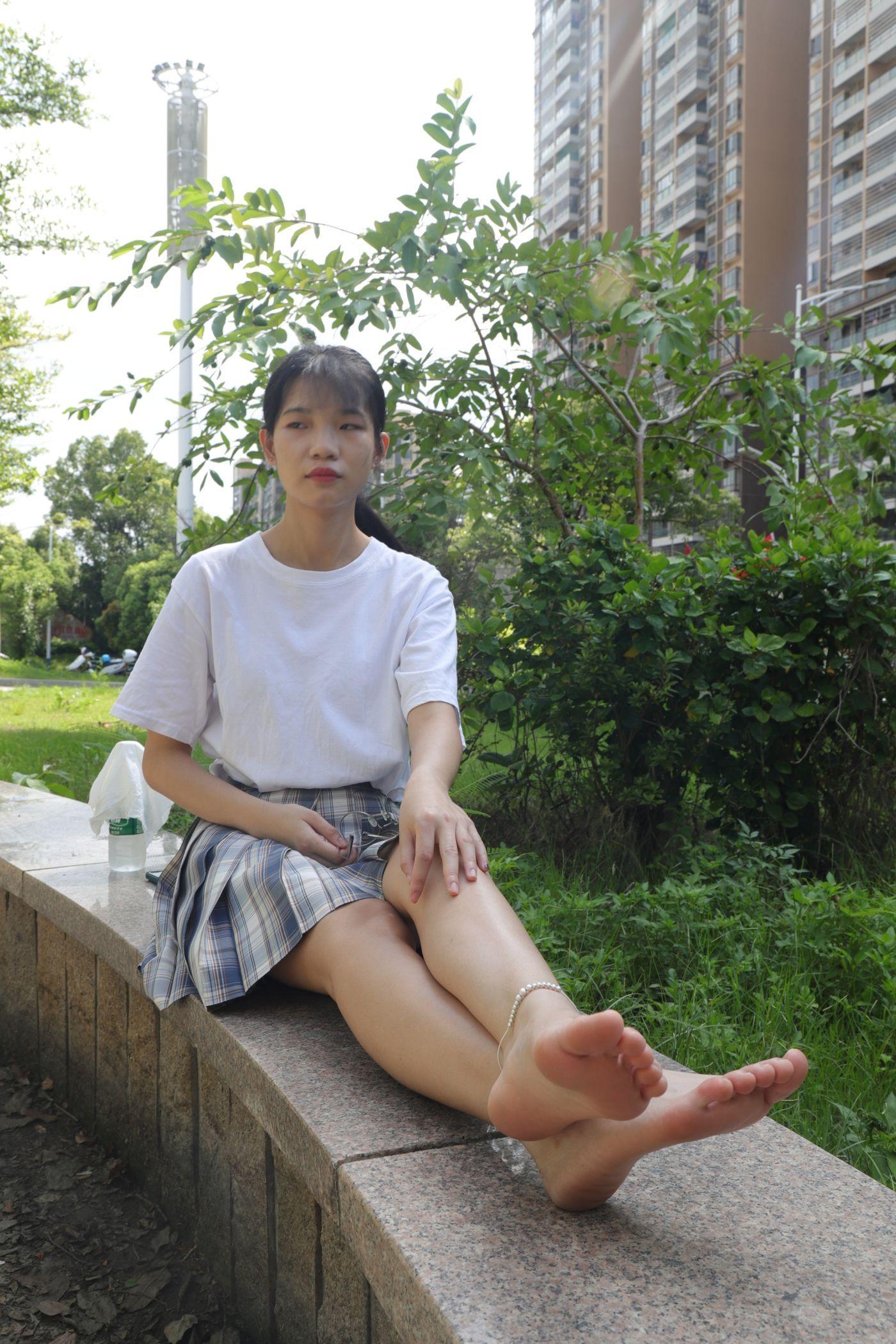 [Pary学生模拍] 003 大学生婉萍的雪白美脚 [130P]插图1