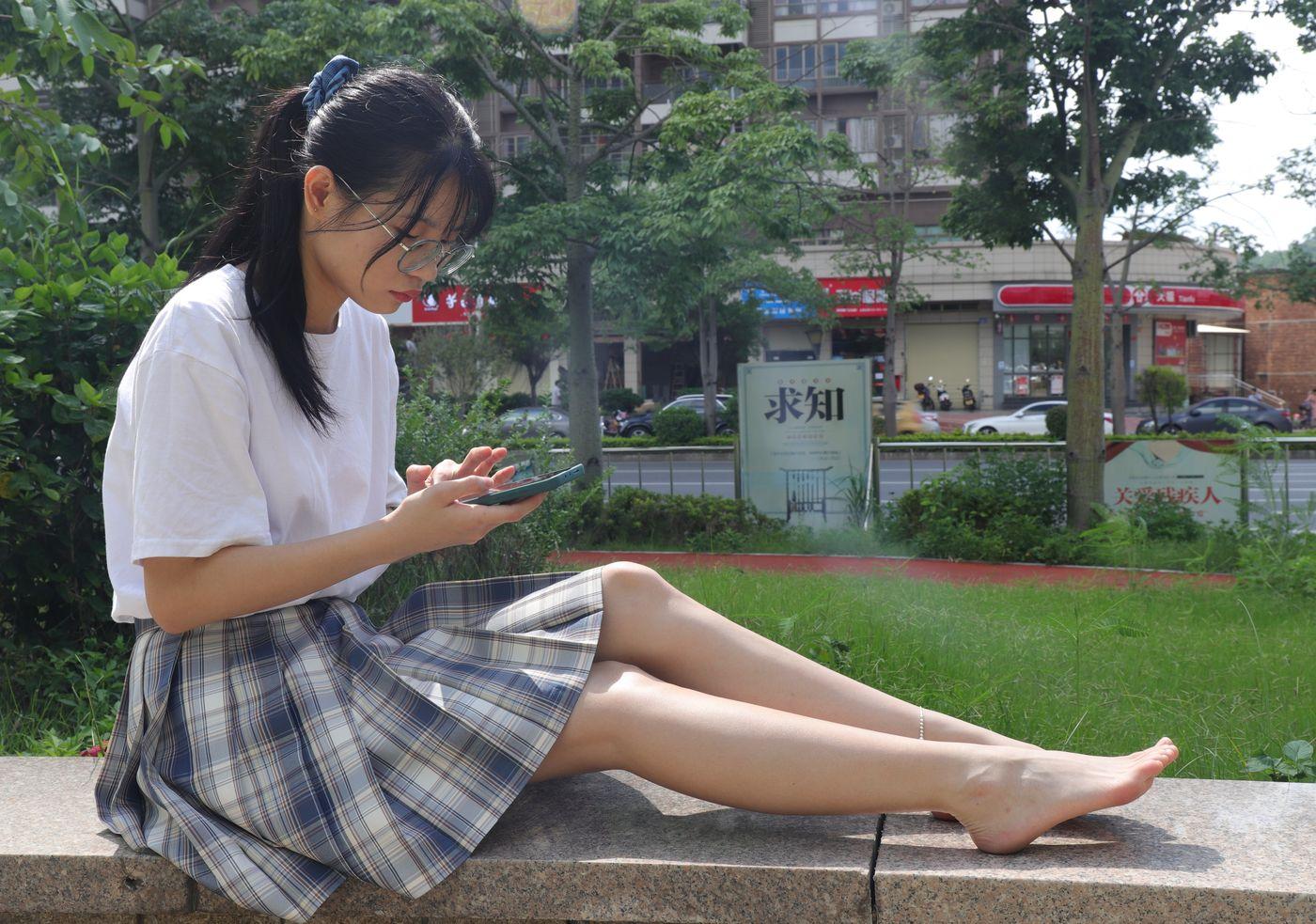 [Pary学生模拍] 003 大学生婉萍的雪白美脚 [130P]插图3