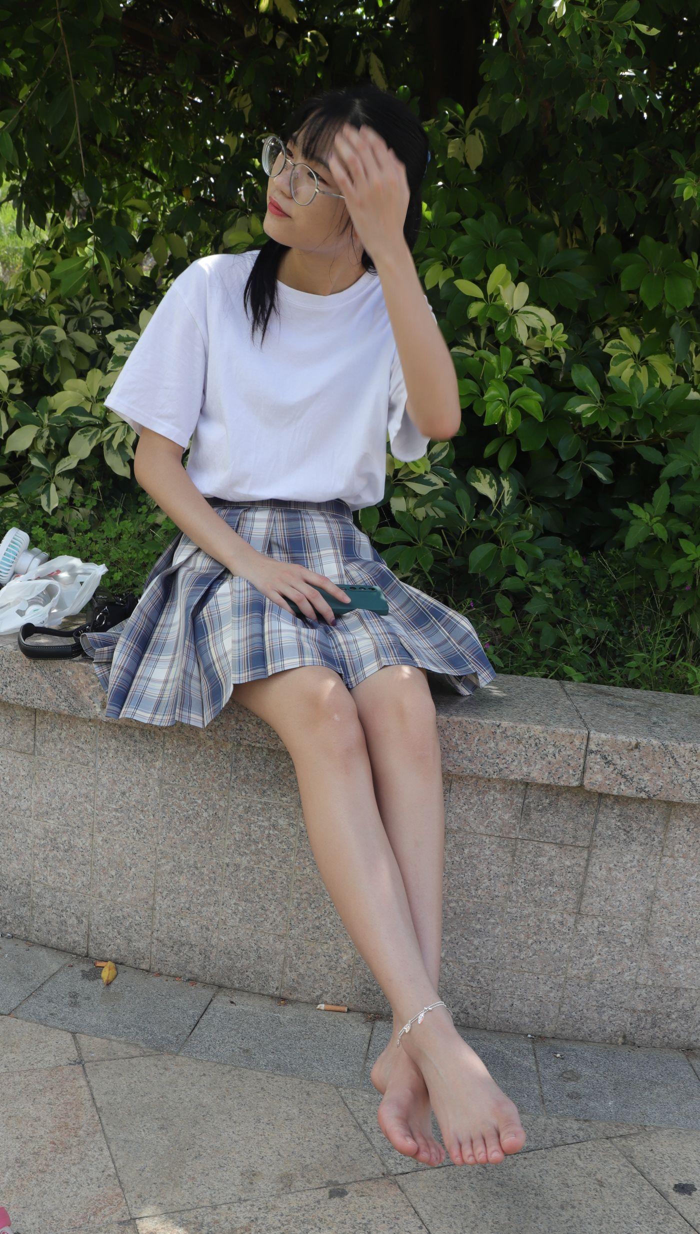 [Pary学生模拍] 003 大学生婉萍的雪白美脚 [130P]插图
