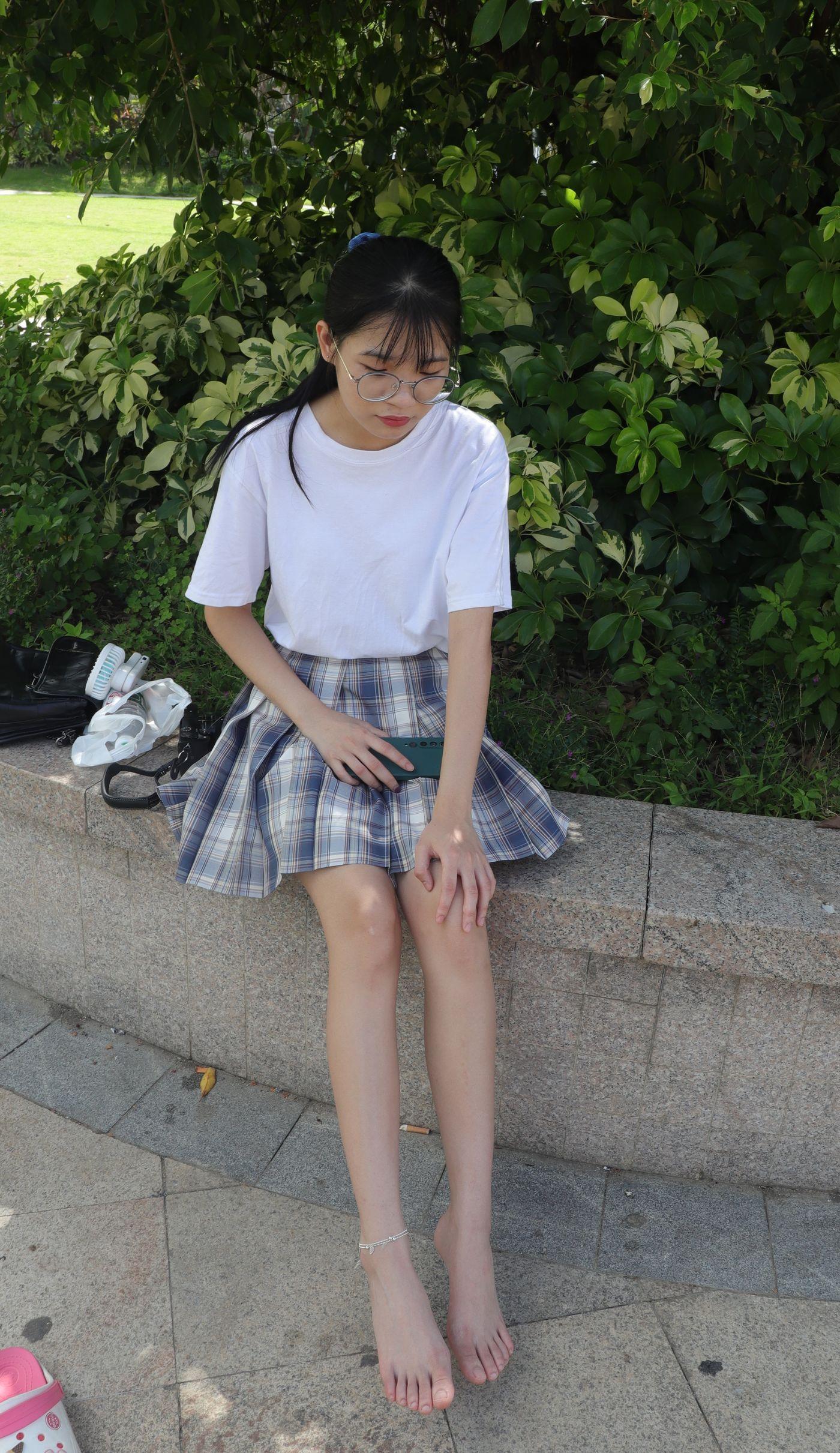 [Pary学生模拍] 003 大学生婉萍的雪白美脚 [130P]插图1