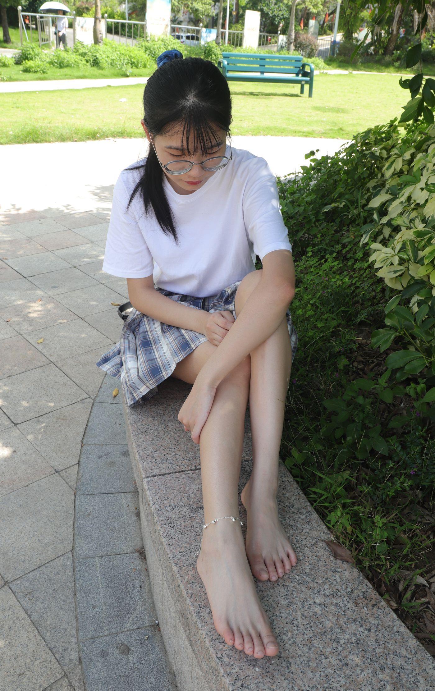 [Pary学生模拍] 003 大学生婉萍的雪白美脚 [130P]插图1