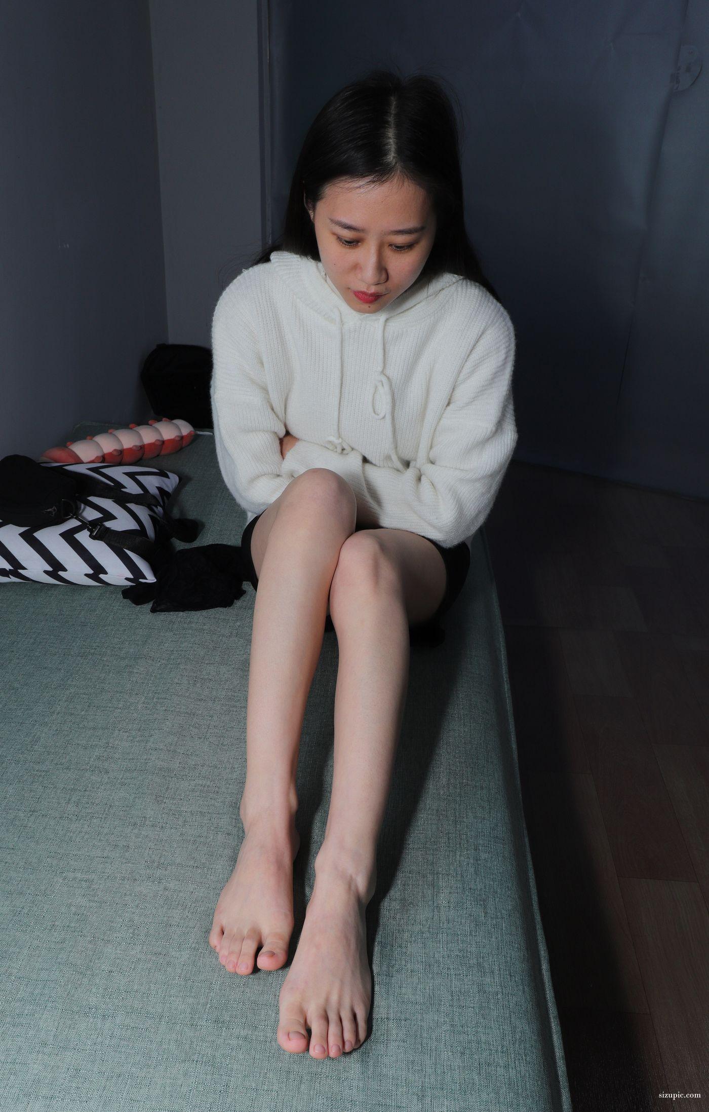 [Pary学生模拍] 016 极品美女小芳第二季室内展示修长美脚 [126P]插图9