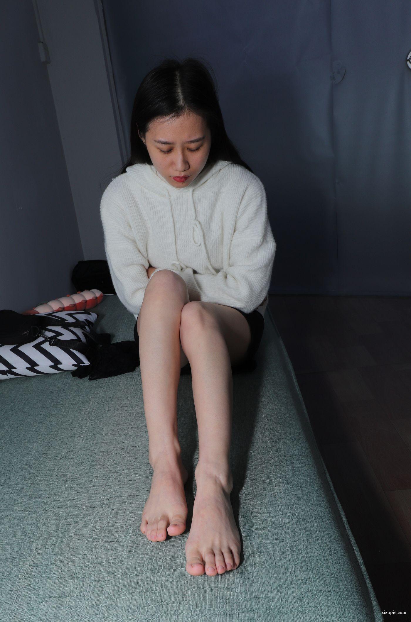 [Pary学生模拍] 016 极品美女小芳第二季室内展示修长美脚 [126P]插图