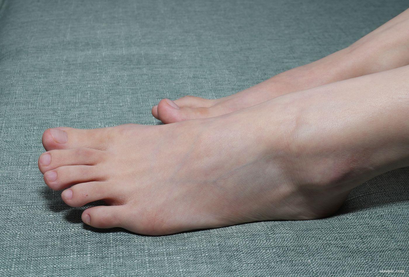 [Pary学生模拍] 016 极品美女小芳第二季室内展示修长美脚 [126P]插图3