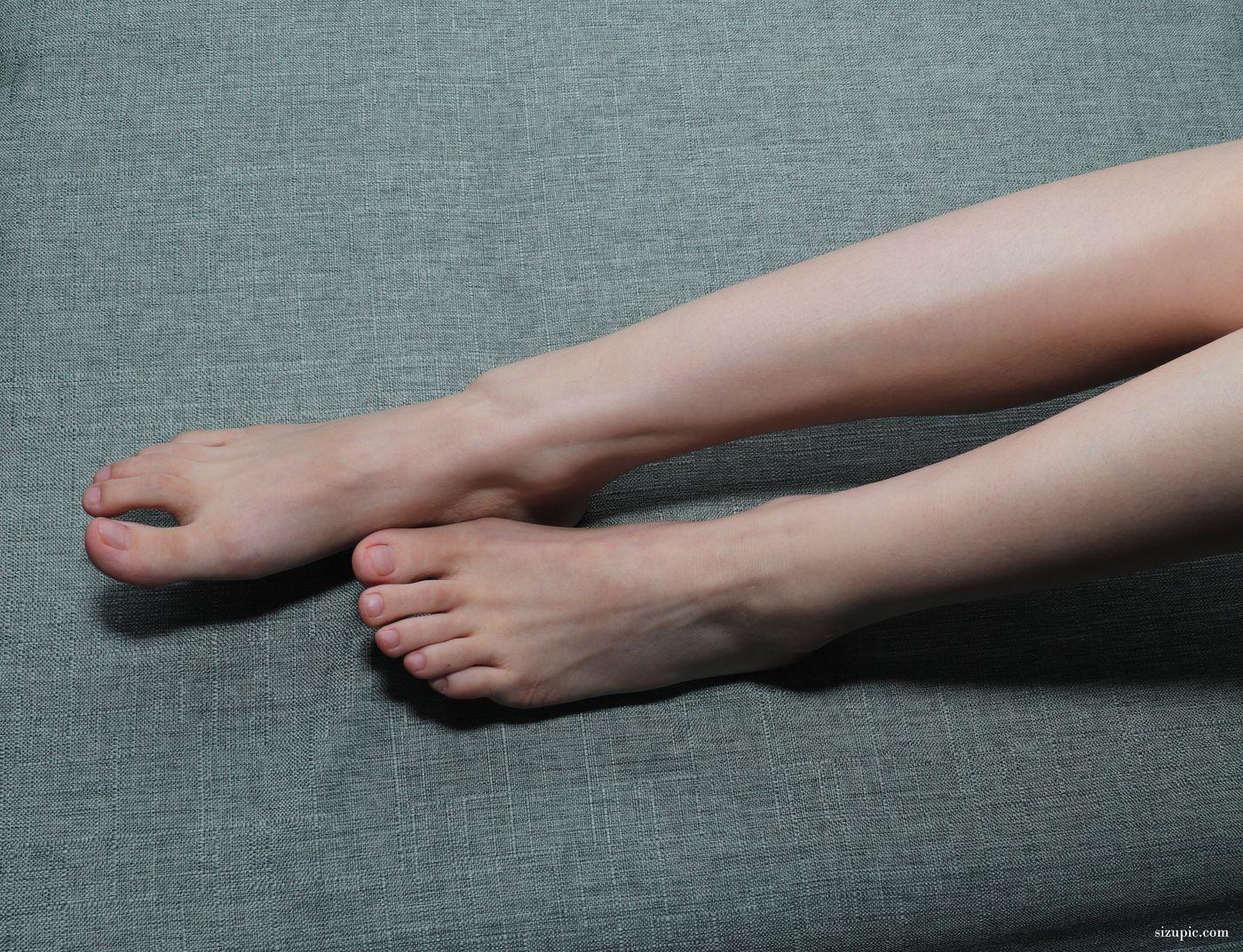 [Pary学生模拍] 016 极品美女小芳第二季室内展示修长美脚 [126P]插图3