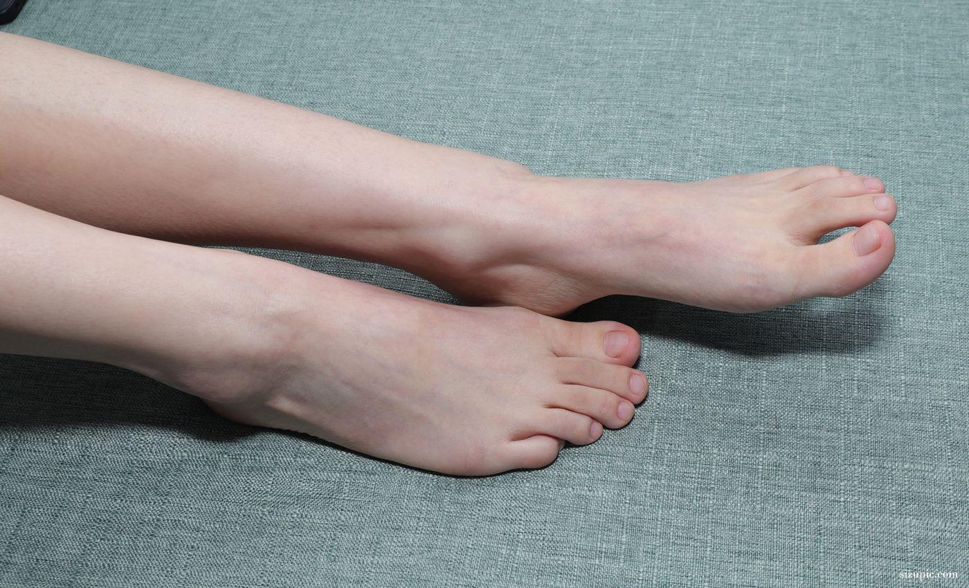 [Pary学生模拍] 016 极品美女小芳第二季室内展示修长美脚 [126P]插图3