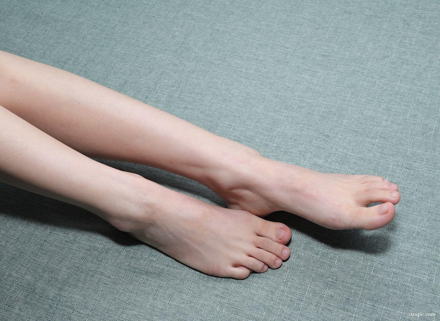 [Pary学生模拍] 016 极品美女小芳第二季室内展示修长美脚 [126P]插图6