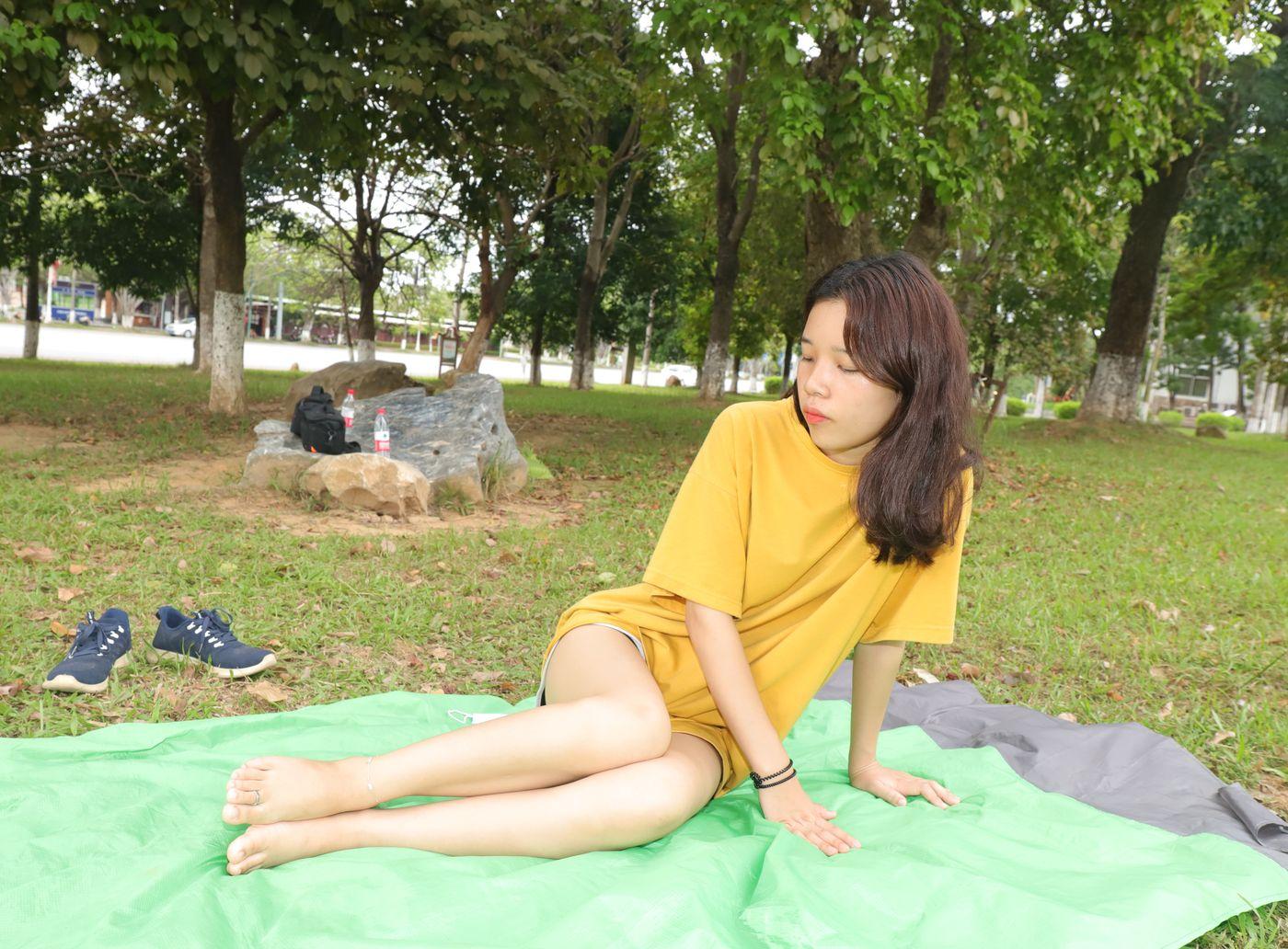 [Pary学生模拍] 038 新模小宁草地上大方露出美脚 [95P]插图4