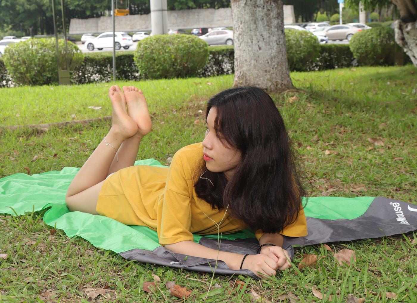 [Pary学生模拍] 038 新模小宁草地上大方露出美脚 [95P]插图3