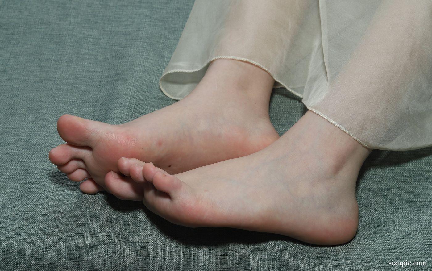 [Pary学生模拍] 041 彩欣穿上可爱裙子展示美脚 [35P]插图9