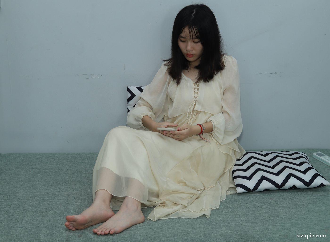 [Pary学生模拍] 041 彩欣穿上可爱裙子展示美脚 [35P]插图8