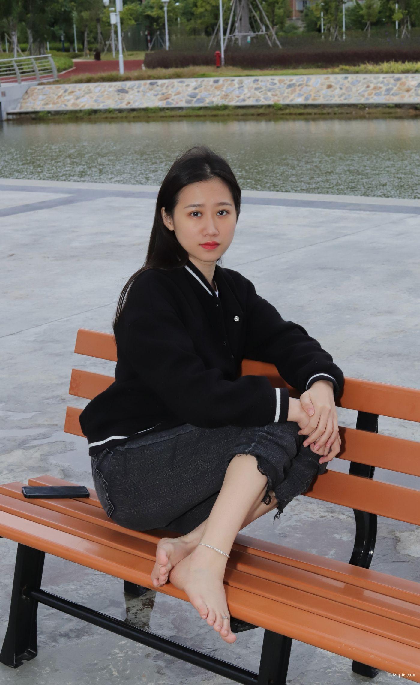 [Pary学生模拍] 011 极品女神小芳首发长椅大方展示极品美脚 [15P]插图5