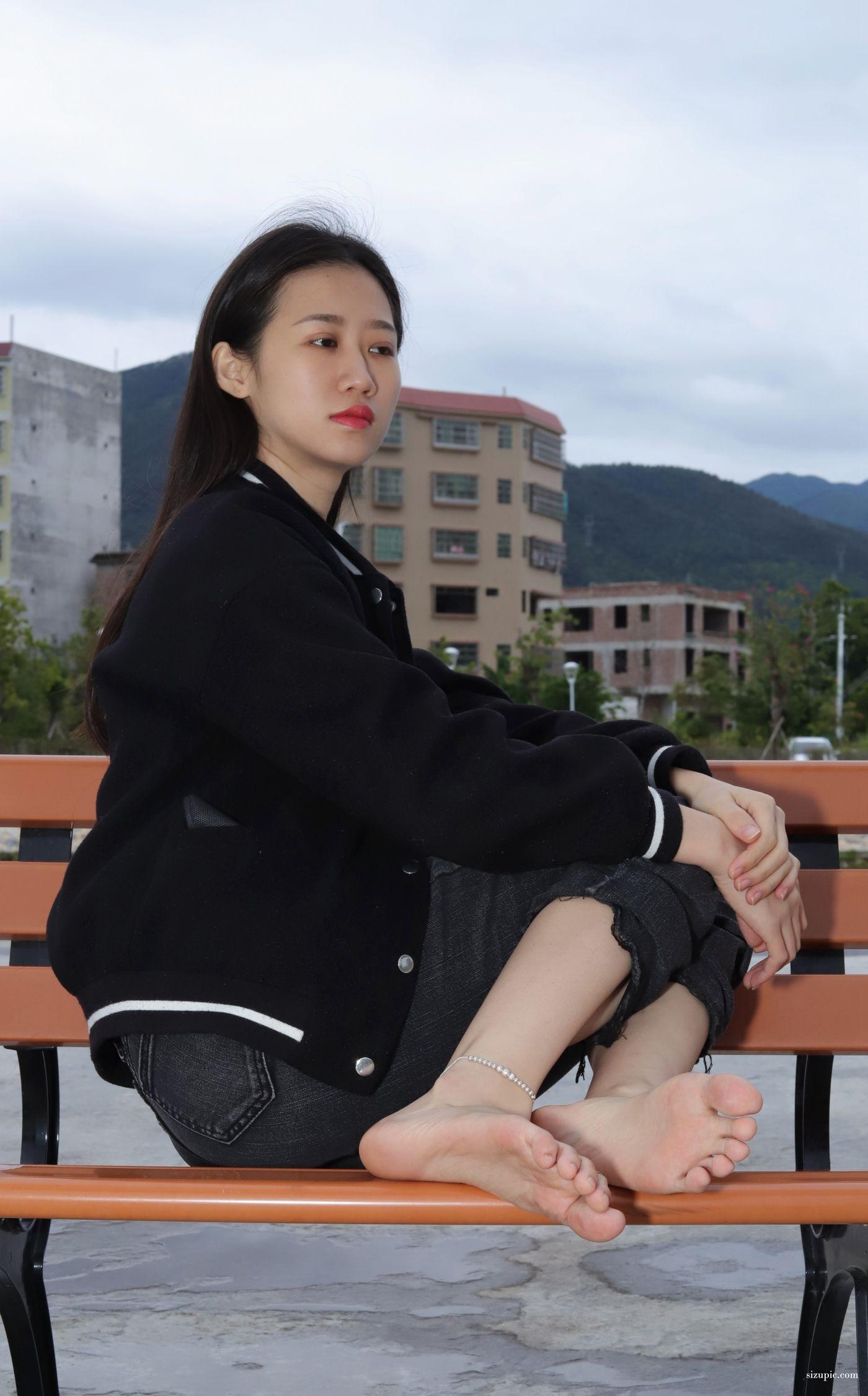 [Pary学生模拍] 011 极品女神小芳首发长椅大方展示极品美脚 [15P]插图8