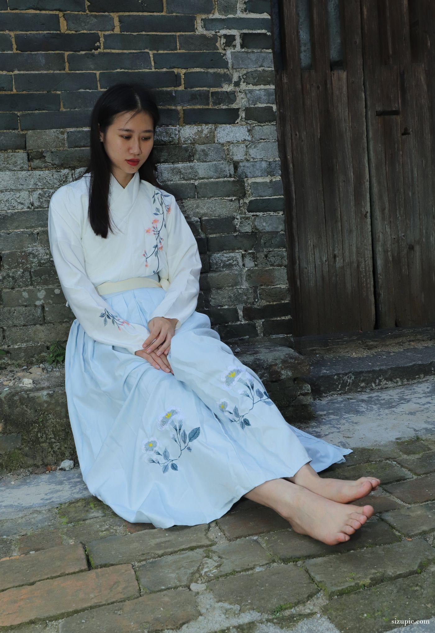 [Pary学生模拍] 049 极品美女小芳穿上汉服古镇赤脚 [138P]插图6