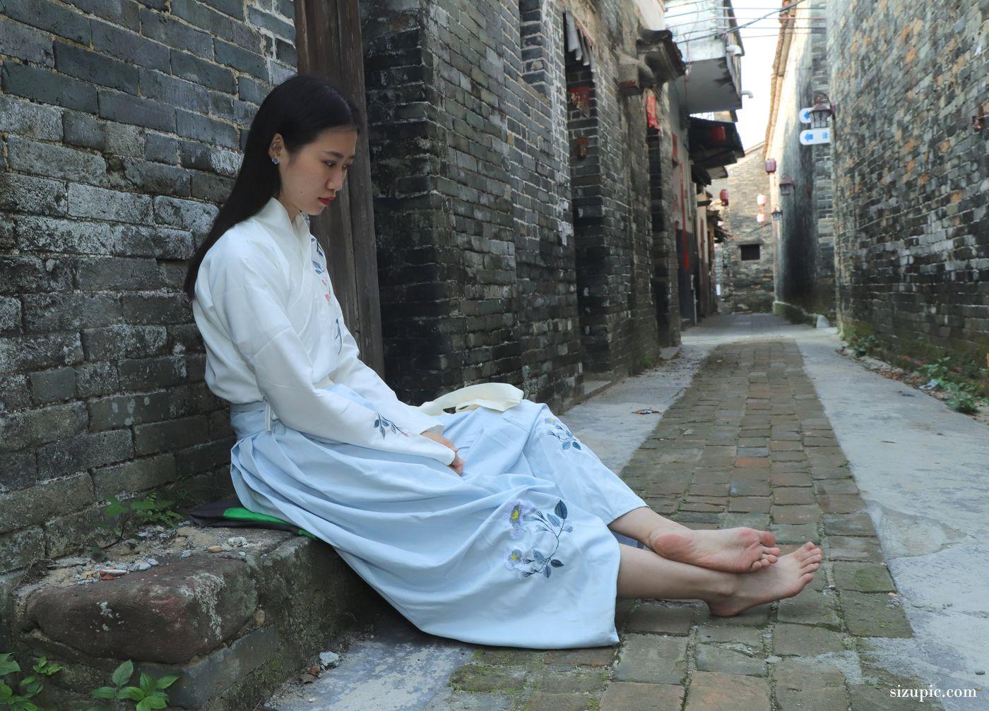 [Pary学生模拍] 049 极品美女小芳穿上汉服古镇赤脚 [138P]插图8