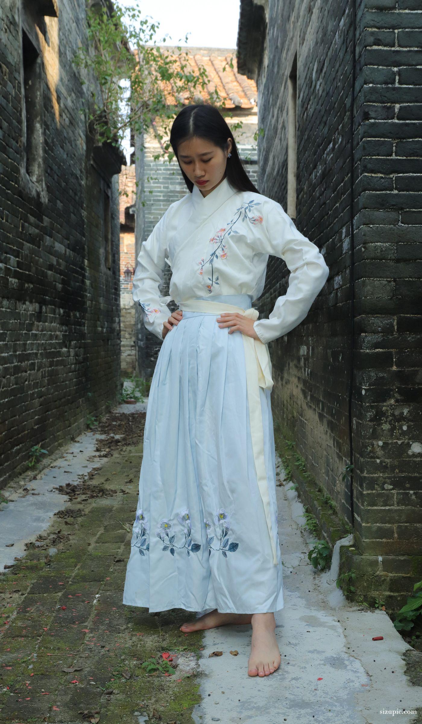 [Pary学生模拍] 049 极品美女小芳穿上汉服古镇赤脚 [138P]插图9
