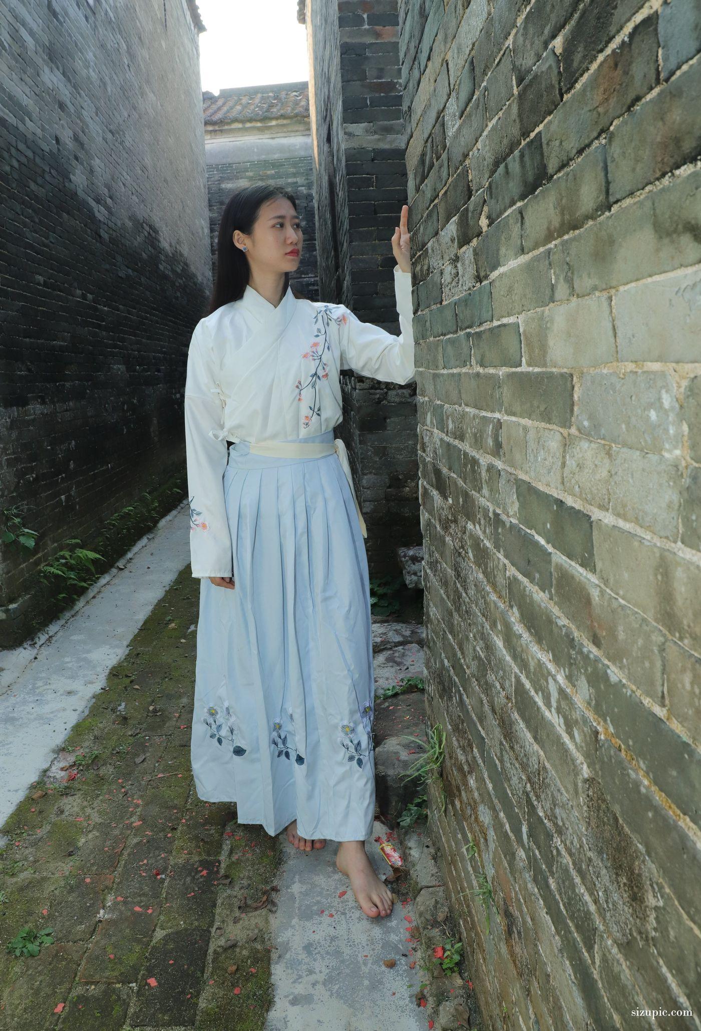 [Pary学生模拍] 049 极品美女小芳穿上汉服古镇赤脚 [138P]插图2