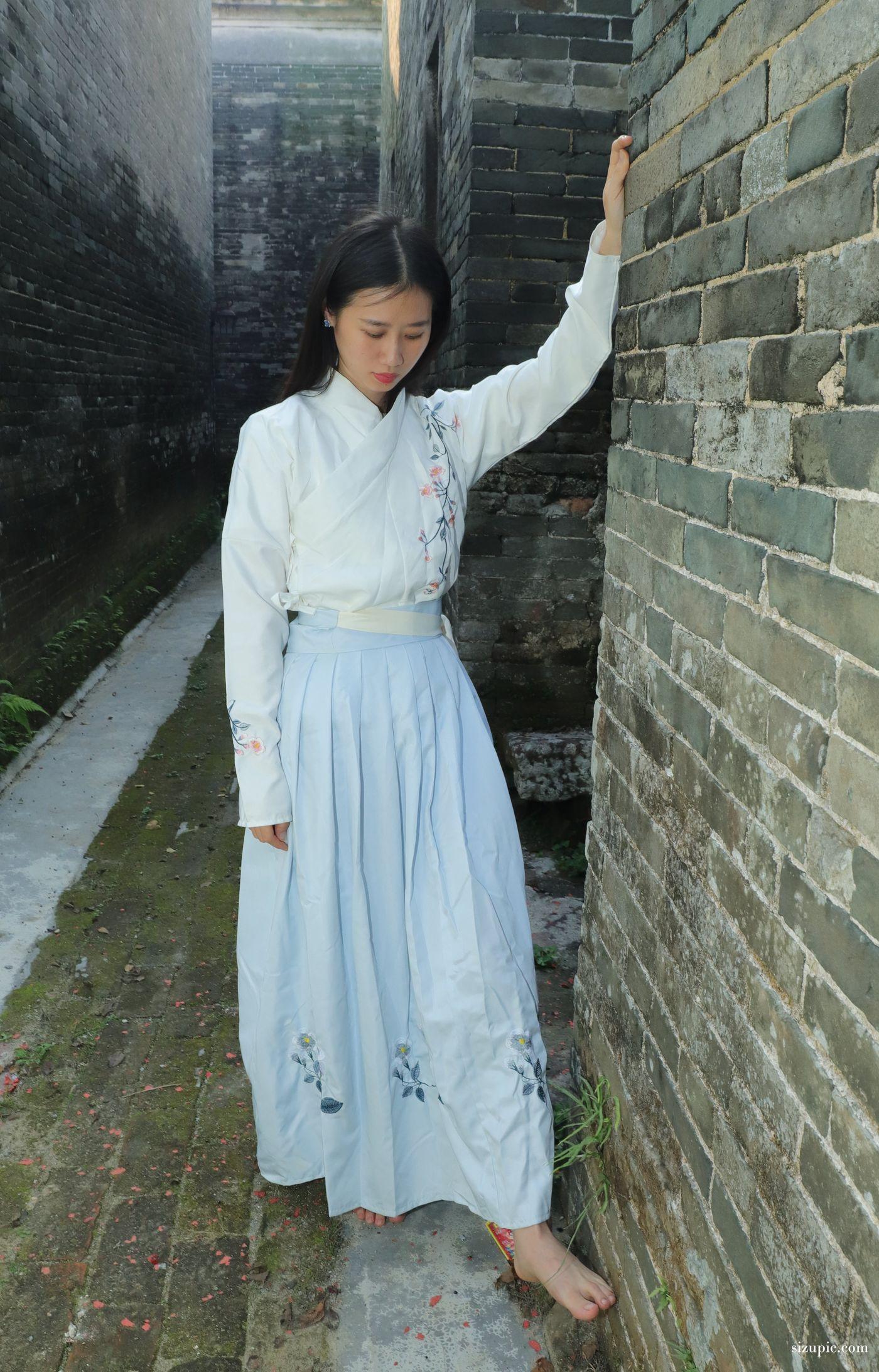 [Pary学生模拍] 049 极品美女小芳穿上汉服古镇赤脚 [138P]插图3