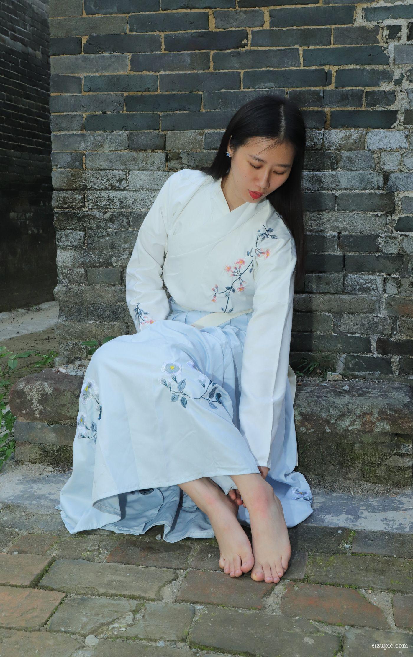 [Pary学生模拍] 049 极品美女小芳穿上汉服古镇赤脚 [138P]插图3