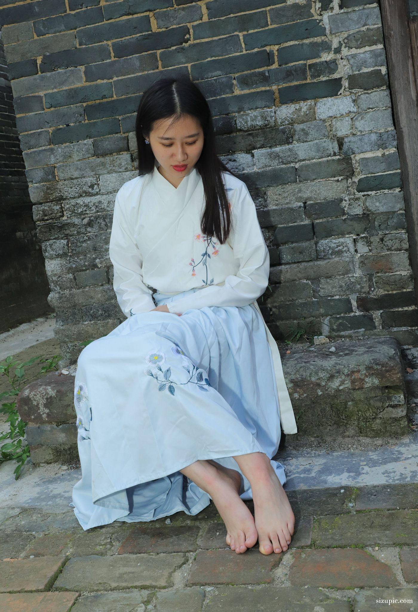 [Pary学生模拍] 049 极品美女小芳穿上汉服古镇赤脚 [138P]插图4