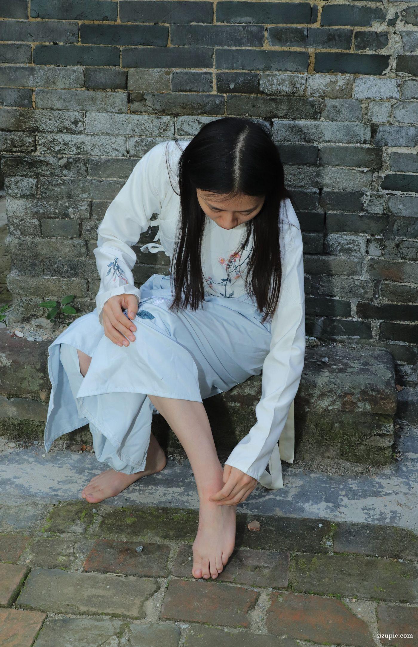 [Pary学生模拍] 049 极品美女小芳穿上汉服古镇赤脚 [138P]插图7