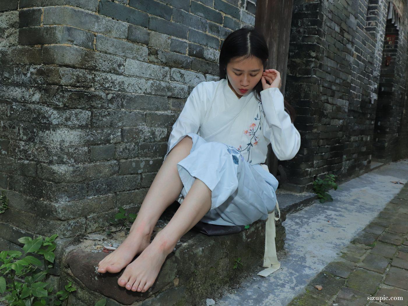 [Pary学生模拍] 049 极品美女小芳穿上汉服古镇赤脚 [138P]插图3