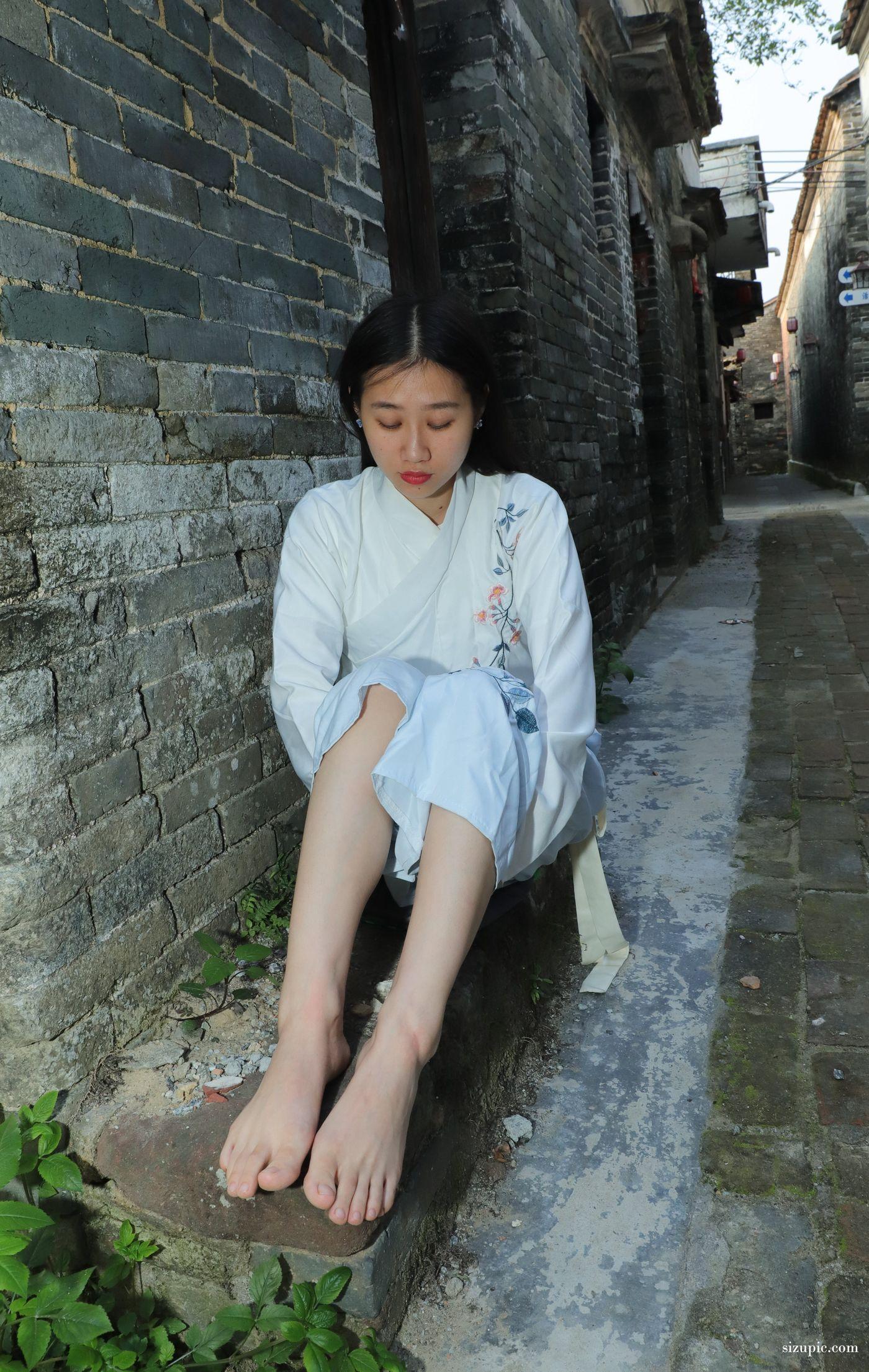 [Pary学生模拍] 049 极品美女小芳穿上汉服古镇赤脚 [138P]插图6