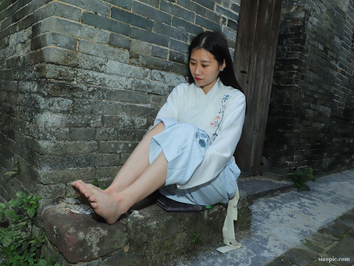 [Pary学生模拍] 049 极品美女小芳穿上汉服古镇赤脚 [138P]插图3