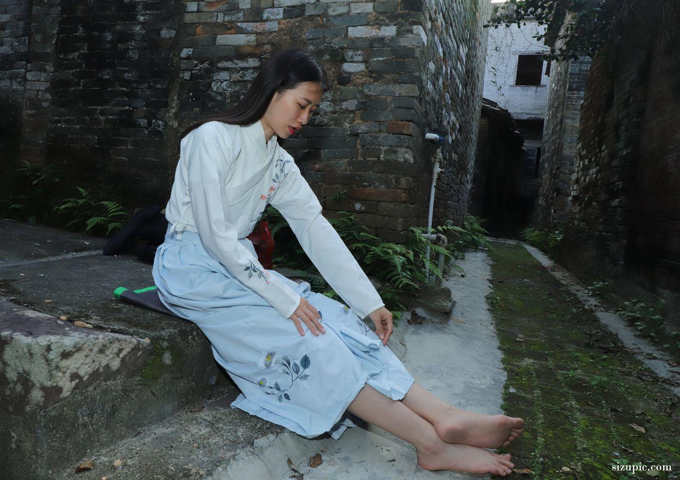 [Pary学生模拍] 049 极品美女小芳穿上汉服古镇赤脚 [138P]插图