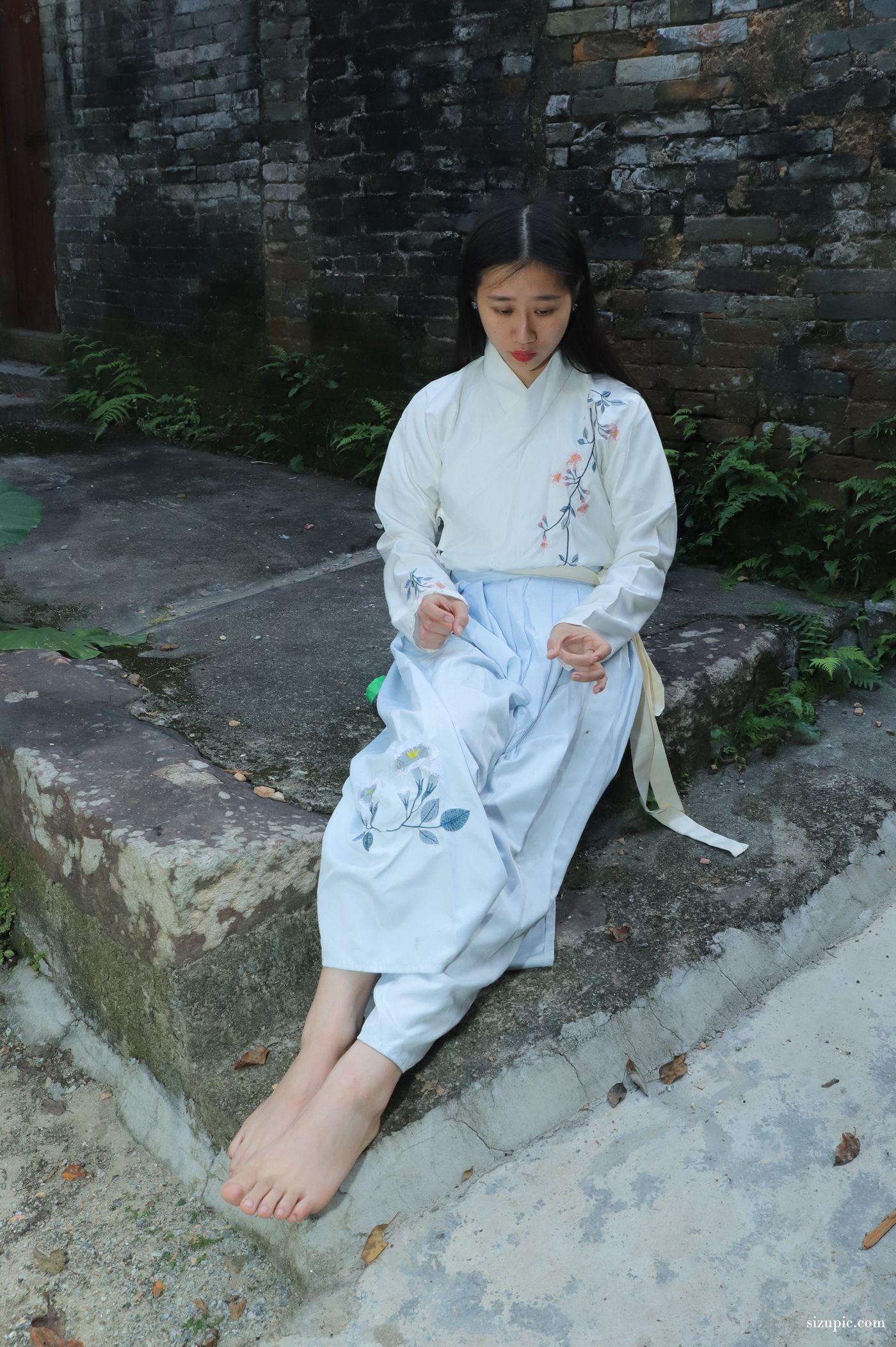 [Pary学生模拍] 049 极品美女小芳穿上汉服古镇赤脚 [138P]插图7