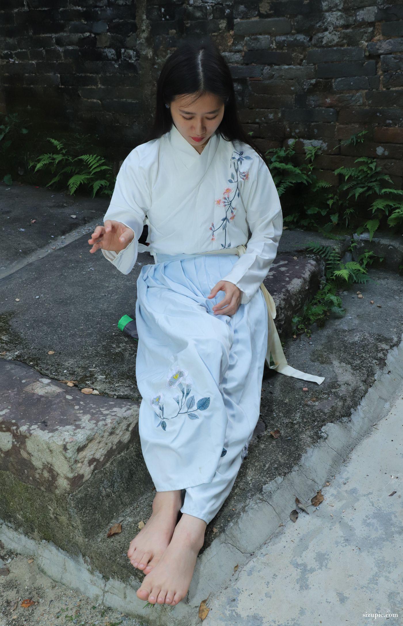 [Pary学生模拍] 049 极品美女小芳穿上汉服古镇赤脚 [138P]插图8