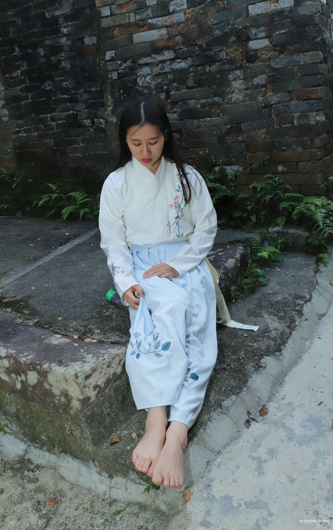 [Pary学生模拍] 049 极品美女小芳穿上汉服古镇赤脚 [138P]插图