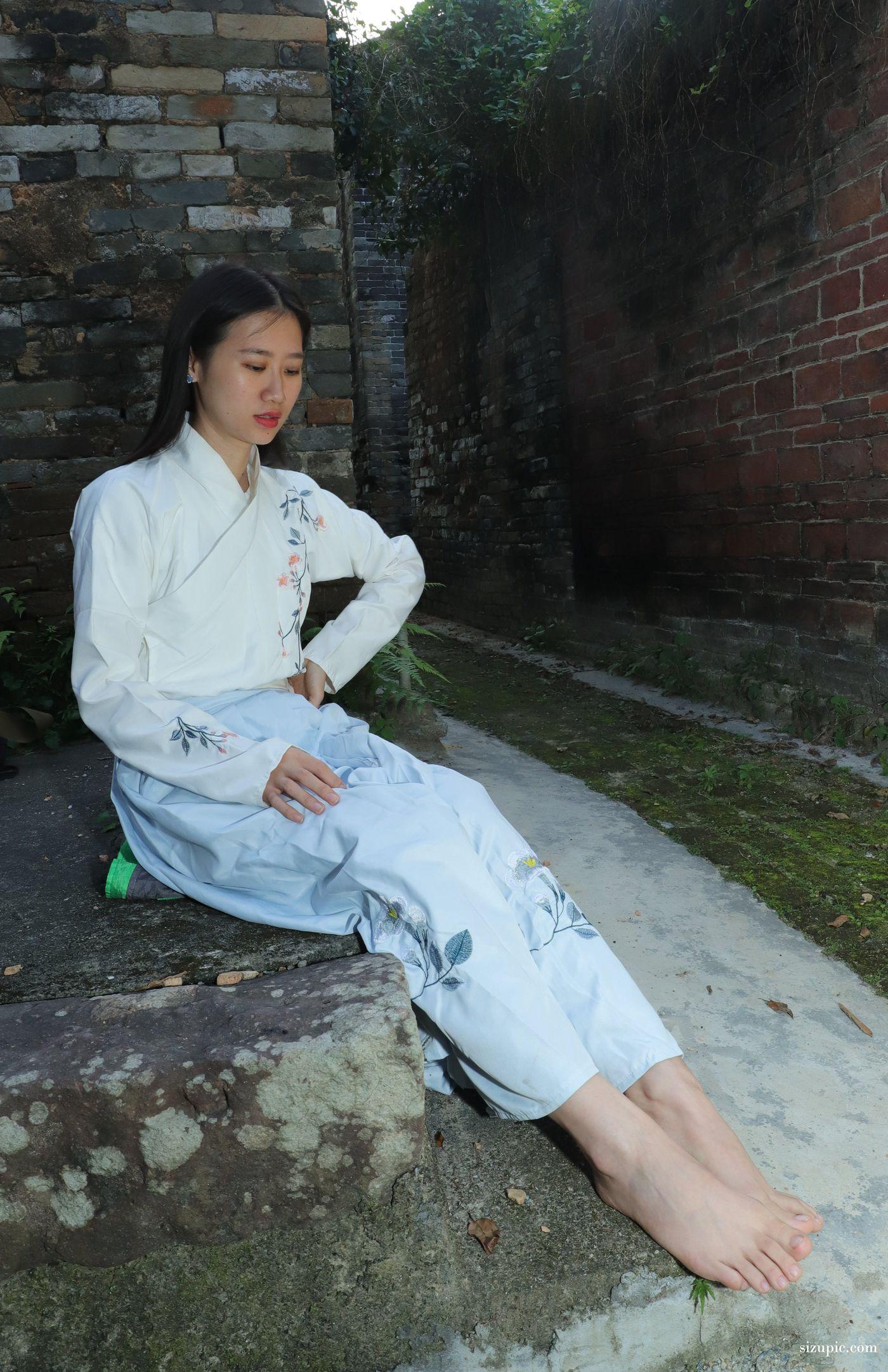 [Pary学生模拍] 049 极品美女小芳穿上汉服古镇赤脚 [138P]插图8