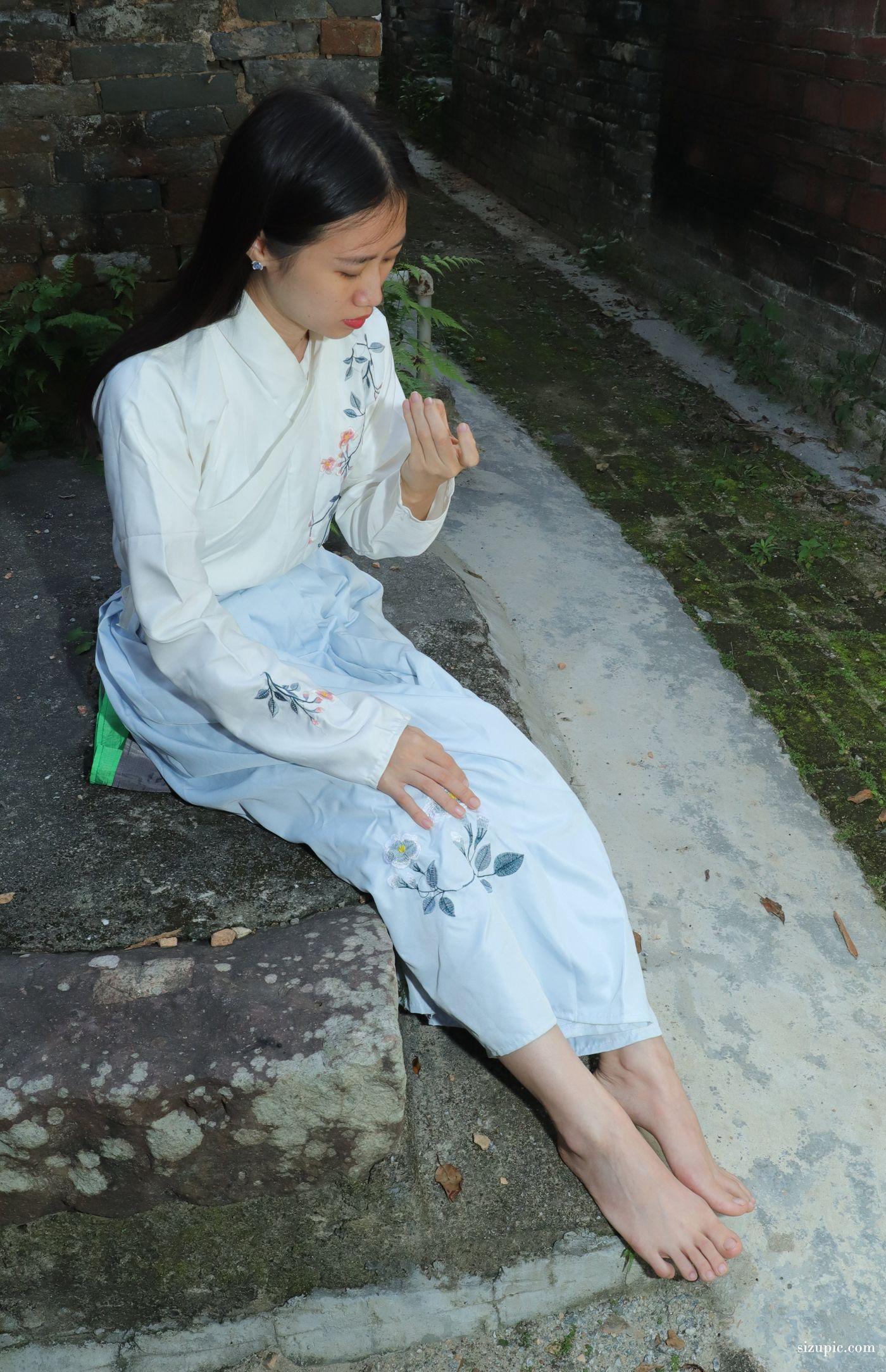 [Pary学生模拍] 049 极品美女小芳穿上汉服古镇赤脚 [138P]插图